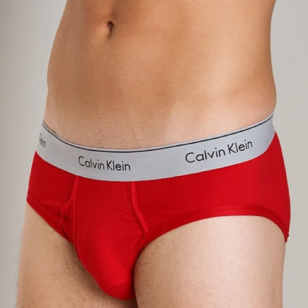 Calvin Klein - Picture 5 of 9